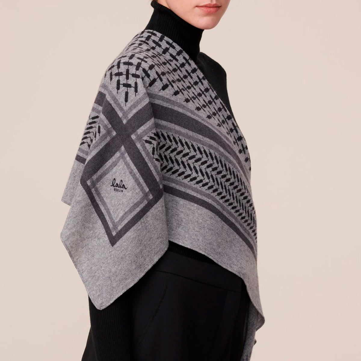 Lala Berlin tørklæde - Triangle Trinity Classic M city/middlegrey melange